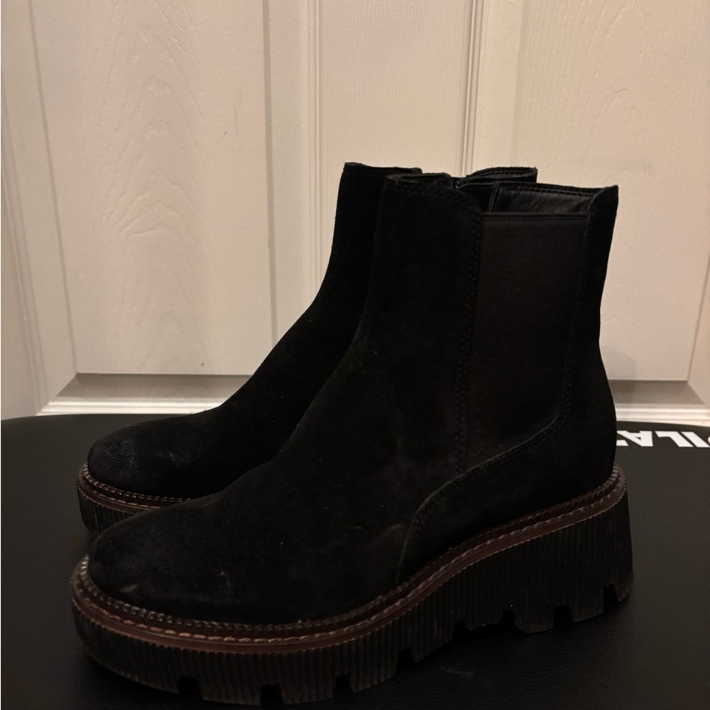 Dolce Vita Black Onyx Waterproof Suede Ankle Boots Size 7 with Zipper